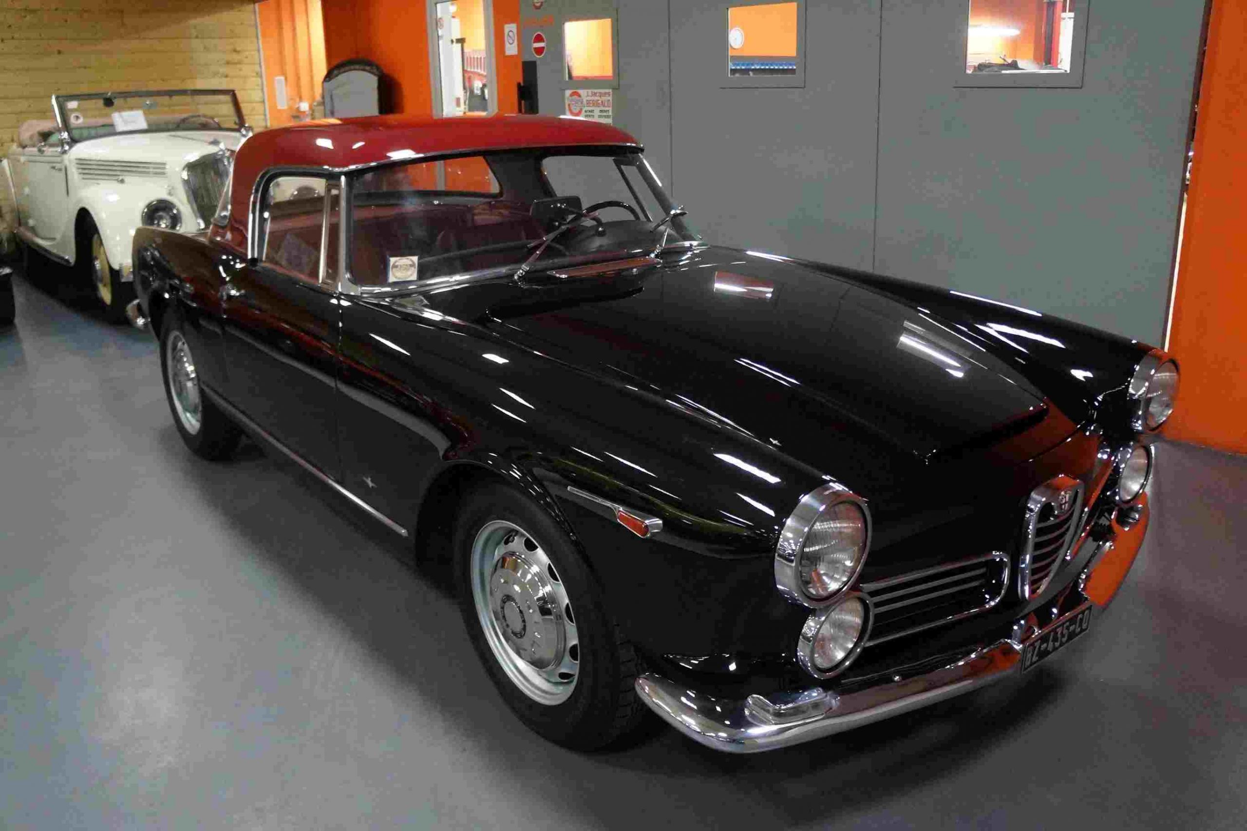 Cult Scale Models 1:18 Alfa Romeo 2600 Spider Touring Année de